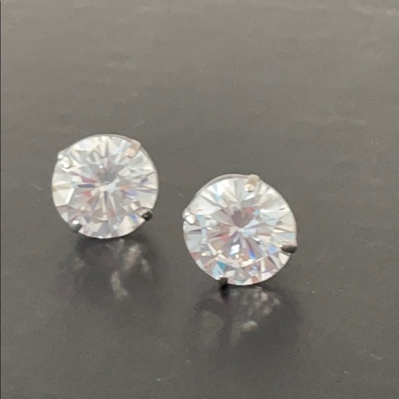 FOREVER 14KWHITE GOLD CUBIC ZIRCONIA EARRINGS NIB - Picture 13 of 16